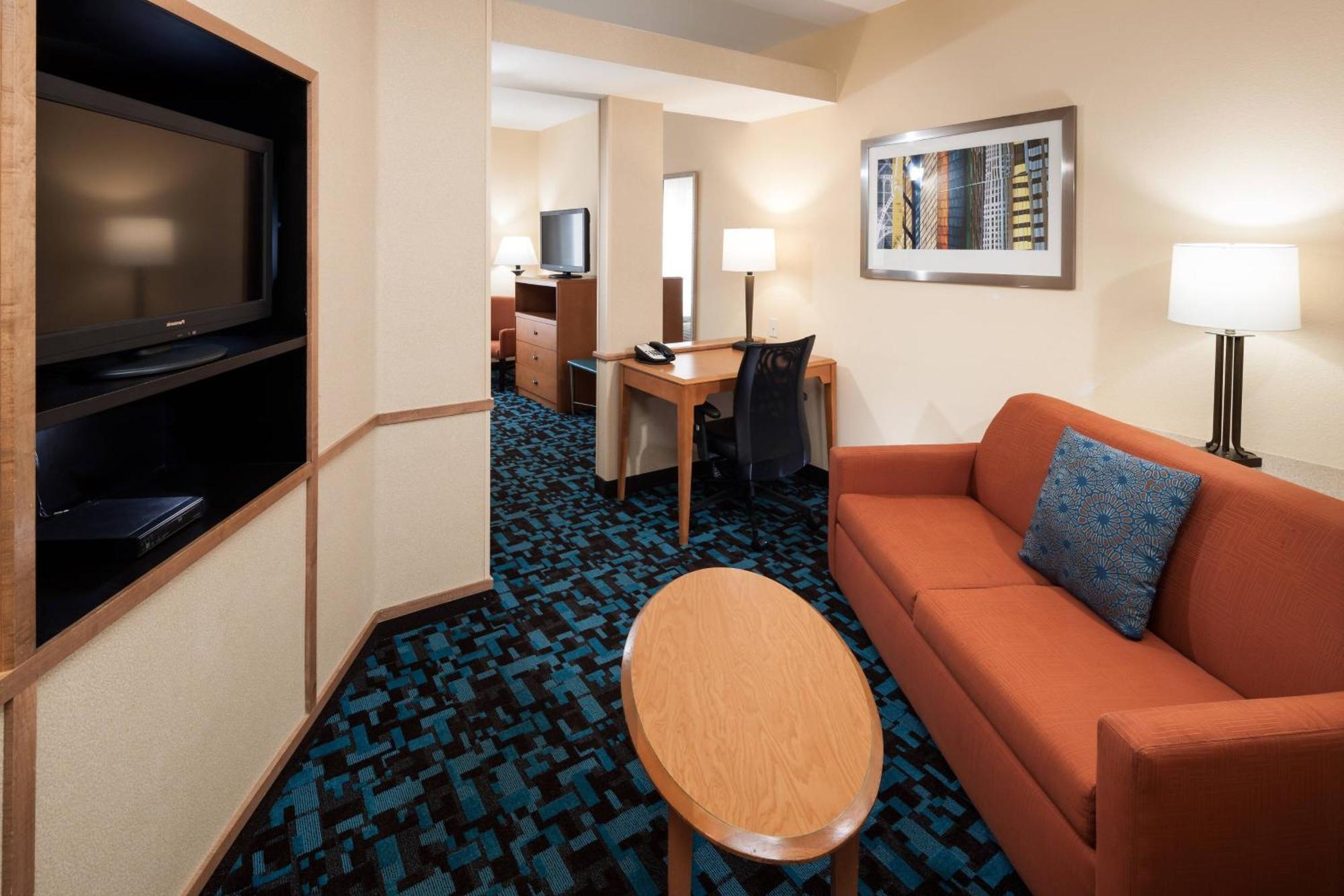 Отель Fairfield By Marriott Растон Экстерьер фото