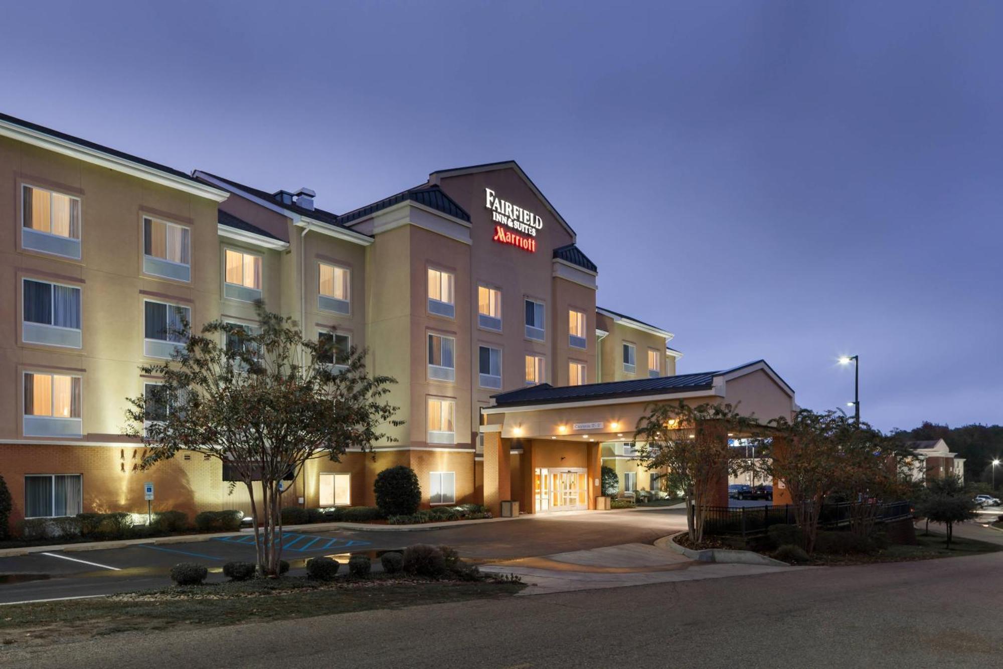 Отель Fairfield By Marriott Растон Экстерьер фото