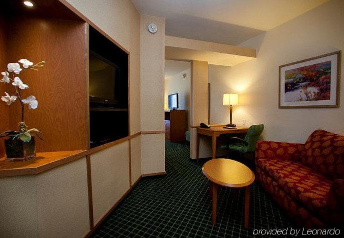 Отель Fairfield By Marriott Растон Экстерьер фото